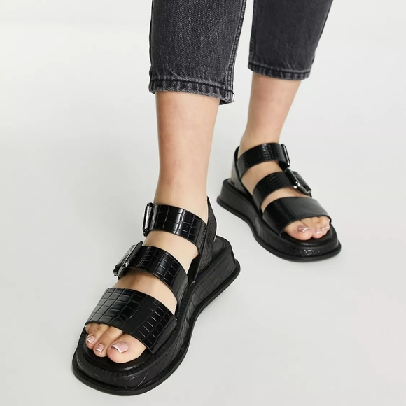 Croc Design Sandals - Picture 2 of 2